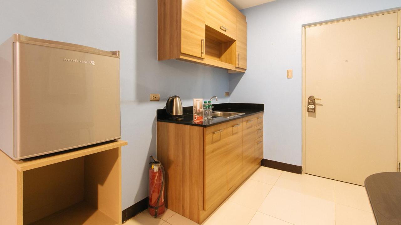 Reddoorz Plus @ Kamuning Quezon City Buitenkant foto